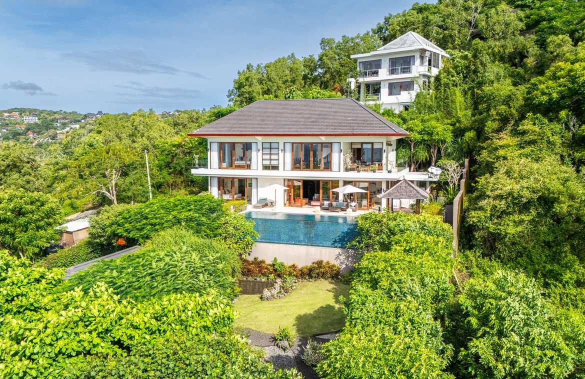 Luxury hillside villa with breathtaking ocean views in Labuan Sait. Villas in Bali for Sale: Вилла в Балиан за 103,4 млн. RUB. Freehold. Главное фото