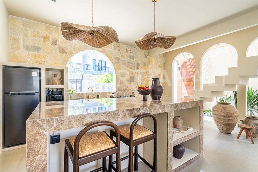 Stunning Mediterranean Finished Villa In The Heart Of Pererenan. Villas in Bali for Sale: Вилла в Переренан (Чангу), Балиан за 224 тыс. USD. Leasehold. Главное фото