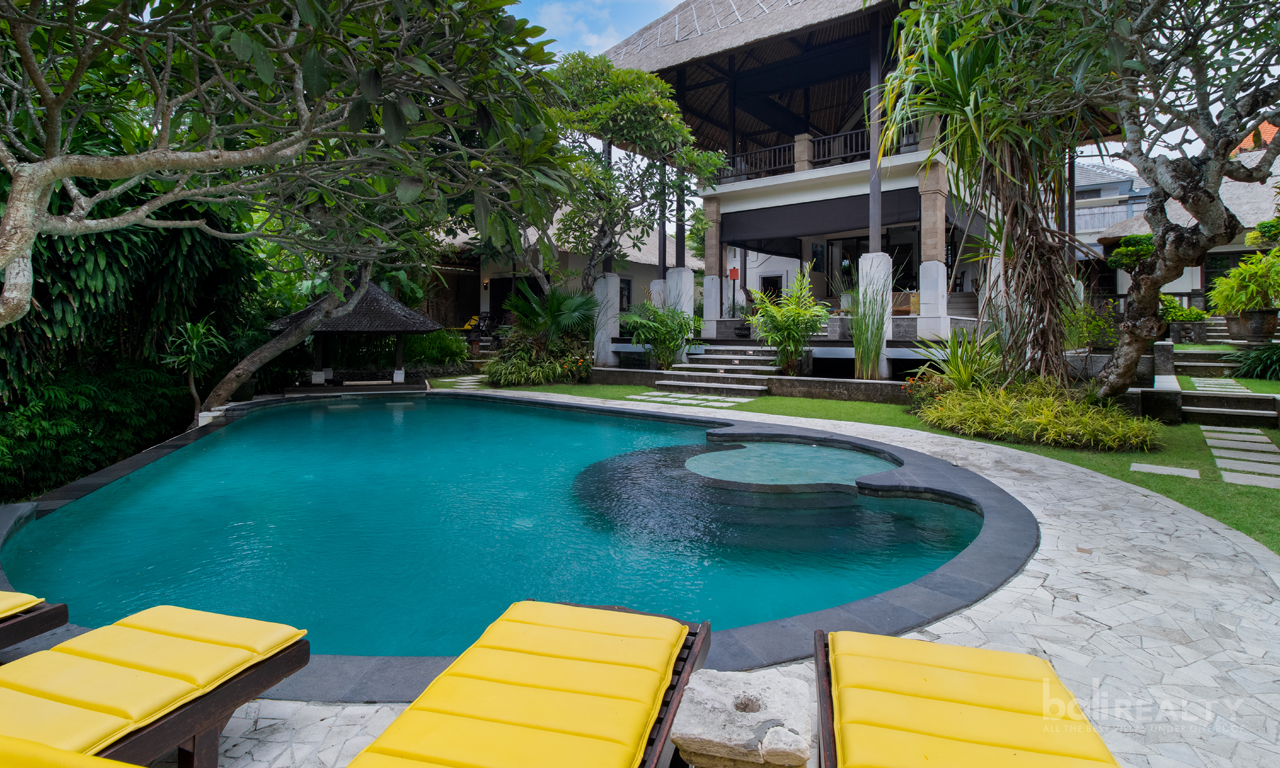 Unparalleled Opportunity: Freehold Four-Bedroom Villa with Deluxe Design on Expansive 1540 sqm Land, Proximity to Sanur Beach. Villas in Bali for Sale: Вилла в Санур, Балиан за 1245 тыс. USD. Freehold. Главное фото