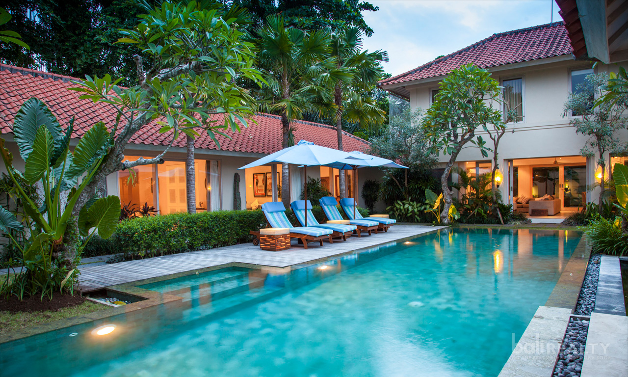 A Beautiful Luxury Freehold Residence @ Beachside Sanur. Villas in Bali for Sale: Вилла в Санур, Балиан за 2500 тыс. USD. Freehold. Главное фото