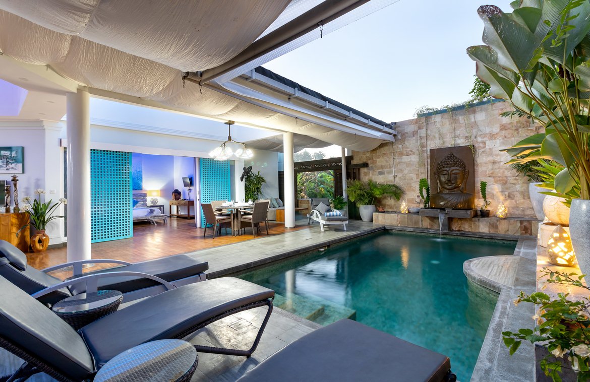 Contemporary design 2-bedroom villa steps from the beach in Sanur. Villas in Bali for Sale: Вилла в Санур, Балиан за 350 тыс. USD. Leasehold. Главное фото