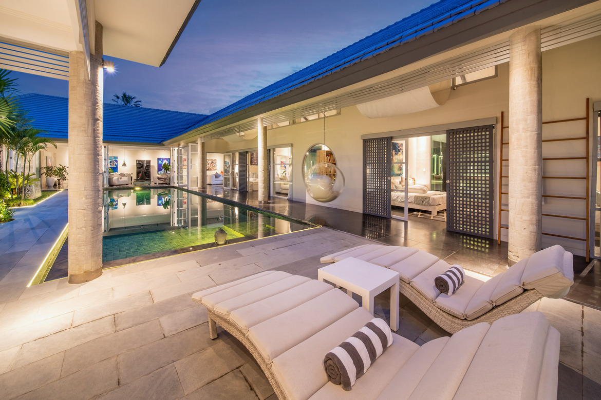 Elegant 4-bedroom villa with modern comfort in central Sanur. Villas in Bali for Sale: Вилла в Санур, Балиан за 720 тыс. USD. Leasehold. Главное фото