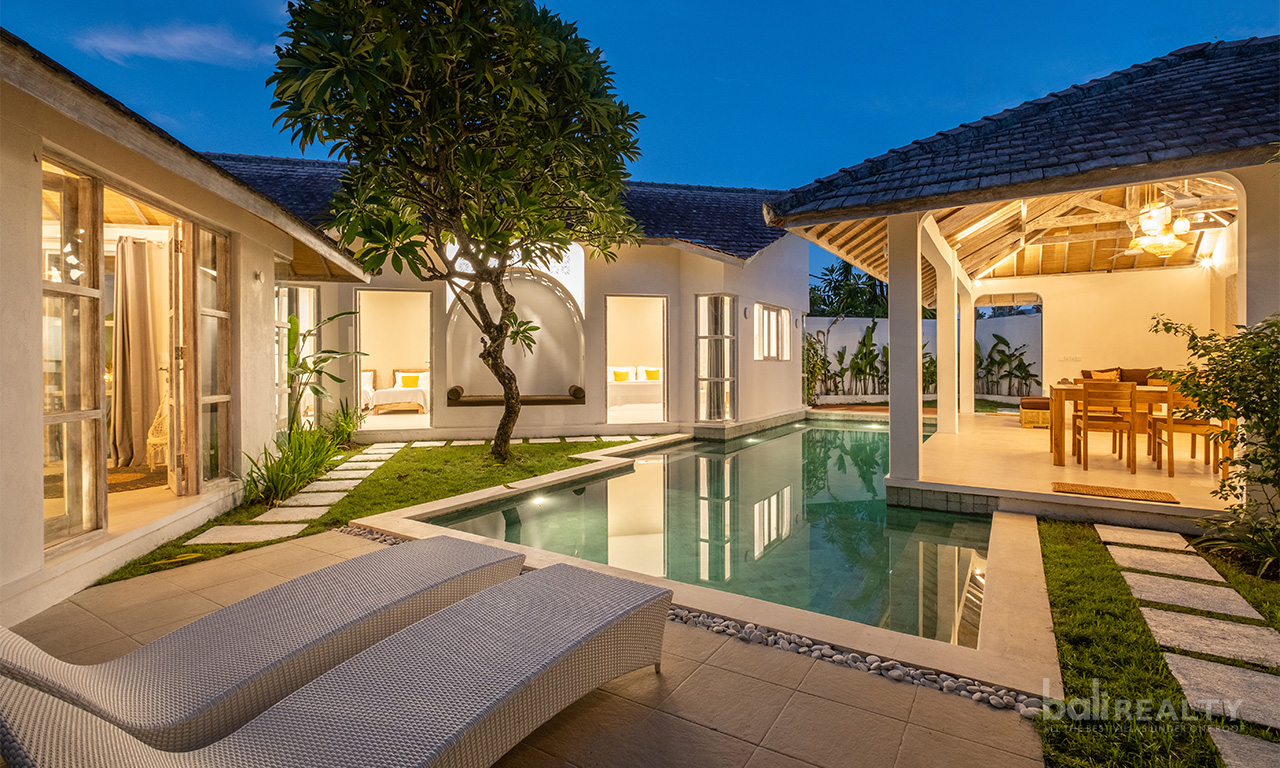 Newly Renovated 3 Bed Seminyak Holiday Investment Villa with Long Lease. Villas in Bali for Sale: Вилла в Семиньяк, Балиан за 325 тыс. USD. Leasehold. Главное фото