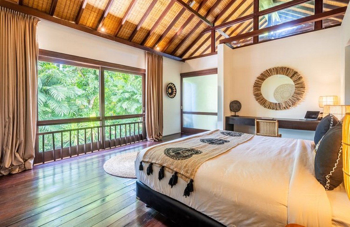 Versatile luxury 5-bedroom freehold villa in Seminyak. Villas in Bali for Sale: Вилла в Семиньяк, Балиан за 2603 тыс. USD. Freehold. Главное фото