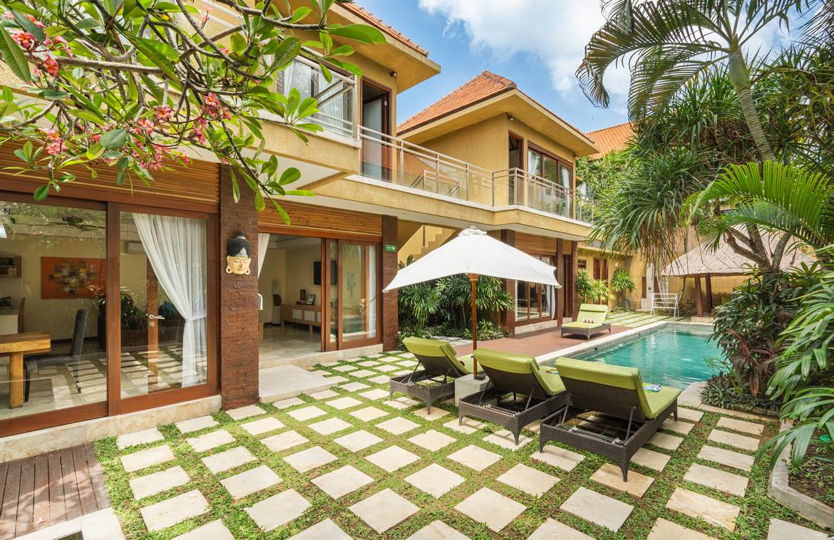 Sophisticated 4-bedroom Seminyak sanctuary for lease. Villas in Bali for Sale: Вилла в Семиньяк, Балиан за 415 тыс. USD. Leasehold. Главное фото