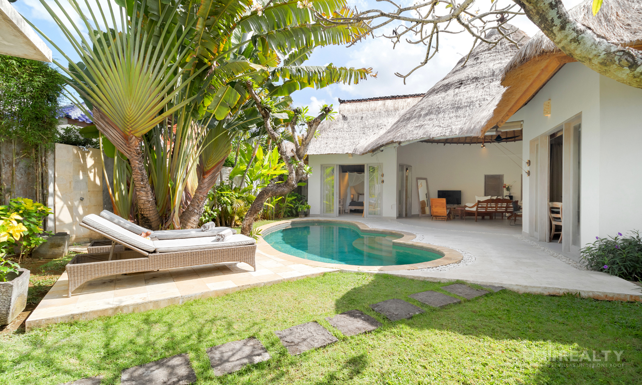 Prime Seminyak Two-Bedroom Villa: Attractively Priced with Generous Lease, Walk to Beach –  Great Investment. Villas in Bali for Sale: Вилла в Семиньяк, Балиан за 239 тыс. USD. Leasehold. Главное фото