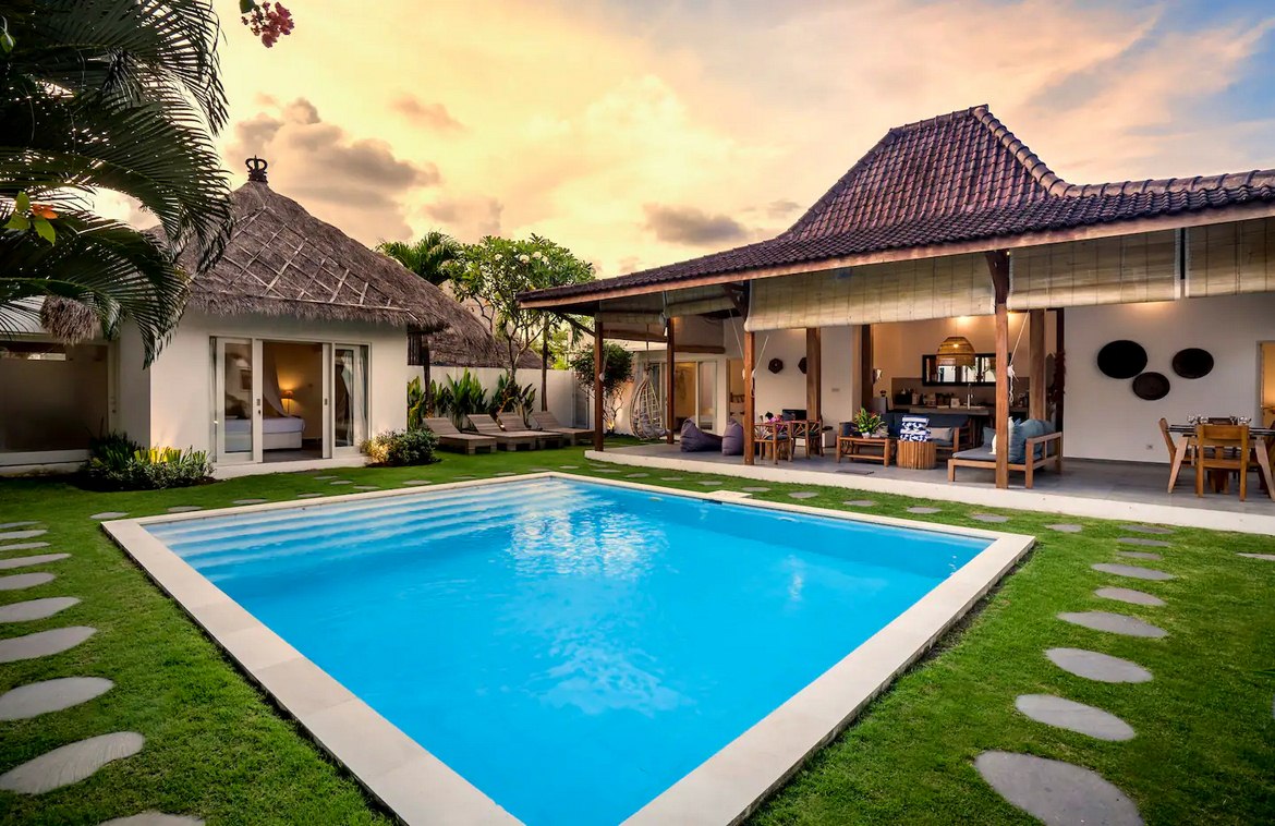 Charming traditional-modern villa steps from Petitenget Beach. Villas in Bali for Sale: Вилла в Семиньяк, Балиан за 474 тыс. USD. Leasehold. Главное фото