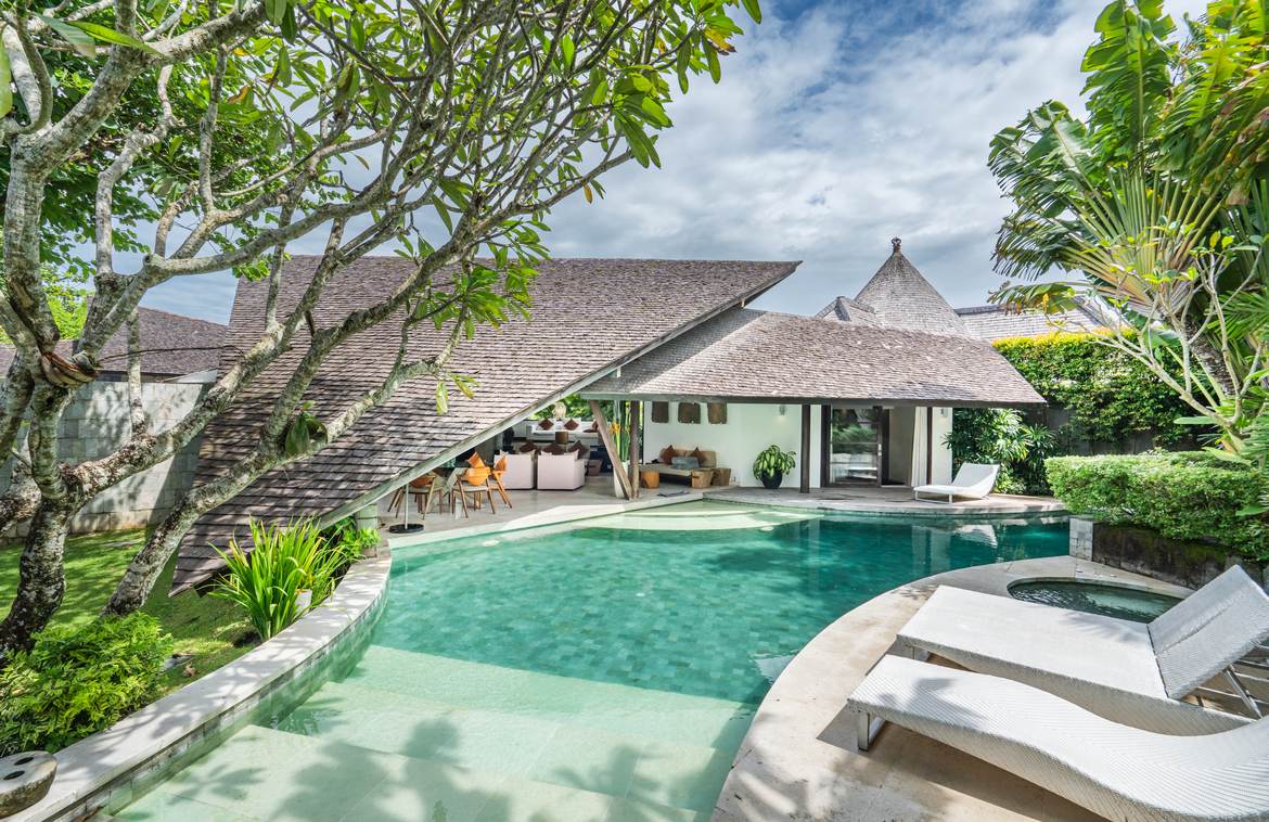 Stunning Designer Villa in Seminyak’s Exclusive Gated Estate. Villas in Bali for Sale: Вилла в Семиньяк, Балиан за 531 тыс. USD. Leasehold. Главное фото