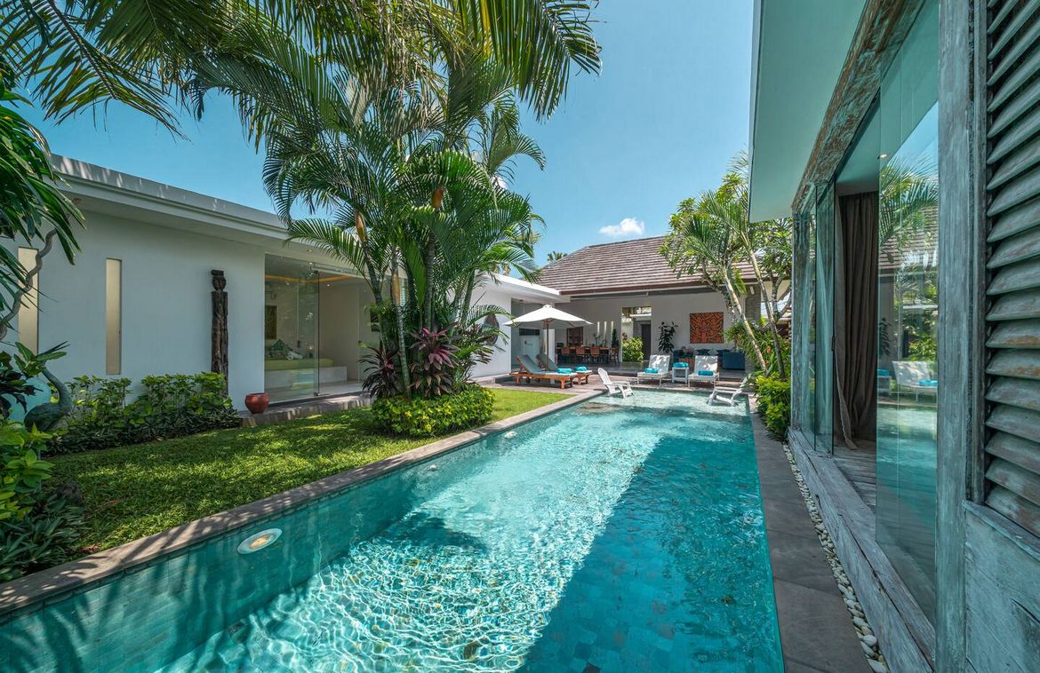 Modern 4-Bedroom Villa in Prime Seminyak Location for Long Lease. Villas in Bali for Sale: Вилла в Семиньяк, Балиан за 67,3 млн. RUB. Leasehold. Главное фото