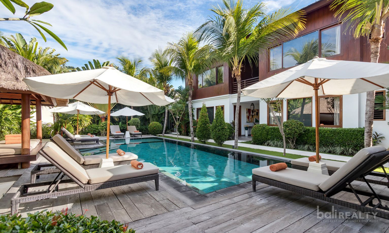 Stunning 12 Bed Villa Estate – Two Interconnected 6 Bedroom Villas in Gated Seminyak Community. Villas in Bali for Sale: Вилла в Семиньяк, Балиан за 1550 тыс. USD. Leasehold. Главное фото