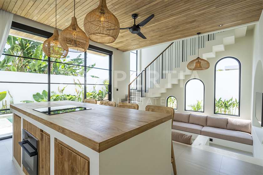 Stunning Coastal Villa In Seseh. Villas in Bali for Sale: Вилла в Сесех, Балиан за 280 тыс. USD. Leasehold. Главное фото