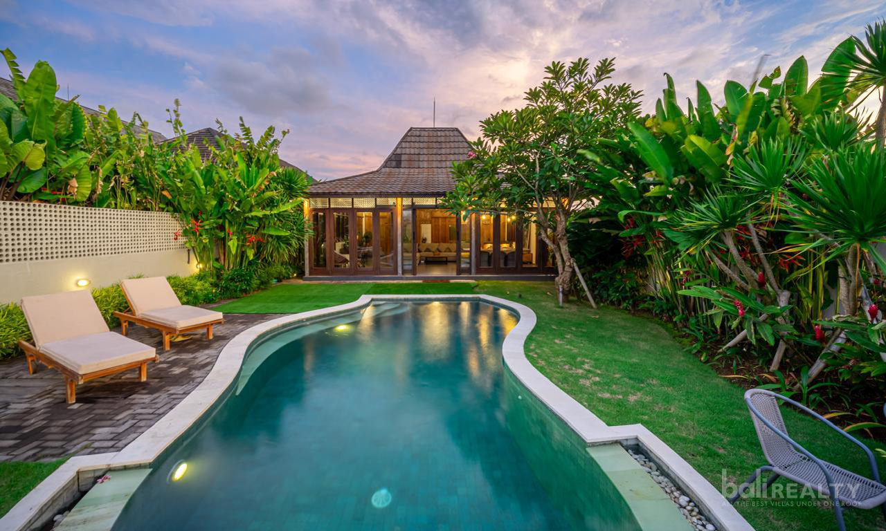Two-Bedroom Authentic Joglo Villa: Prime Investment Opportunity Near Kedungu Beach. Villas in Bali for Sale: Вилла в Табанан, Балиан за 285 тыс. USD. Leasehold. Главное фото