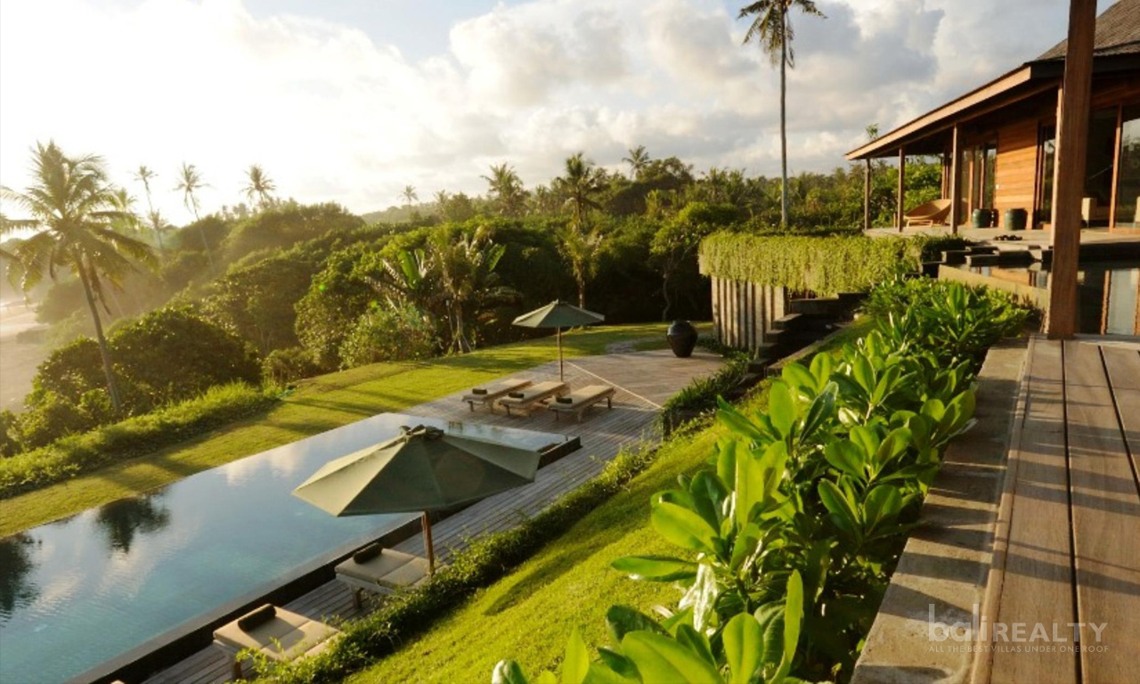 Unique Luxury Beachfront Freehold 3 Bedroom Villa With All The Extras. Villas in Bali for Sale: Вилла в Табанан, Балиан за 1600 тыс. USD. Freehold. Главное фото