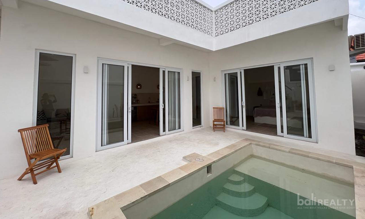 Chic One-Bedroom Villa with Stylish Rooftop and Long Lease in Umalas. Villas in Bali for Sale: Вилла в Умалас, Балиан за 165 тыс. USD. Leasehold. Главное фото