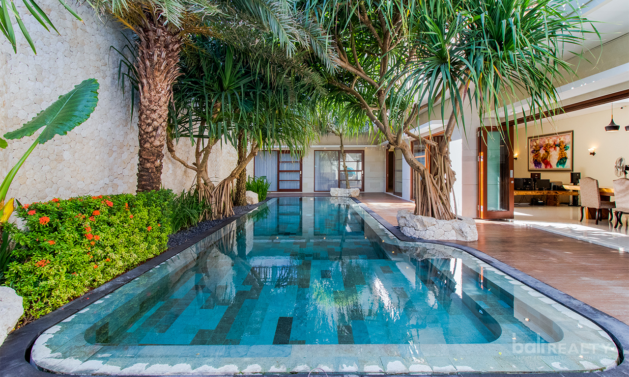 Spacious Classic Home Design Four-Bedroom Villa in Umalas Kerobokan’s Tranquil Neighborhood. Villas in Bali for Sale: Вилла в Умалас, Балиан за 148 тыс. USD. Leasehold. Главное фото