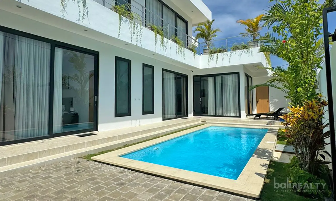 Splendid Three-Bedroom Villa with Luxe Jacuzzi for Long Lease in Serene Umalas. Villas in Bali for Sale: Вилла в Умалас, Балиан за 367 тыс. USD. Leasehold. Главное фото
