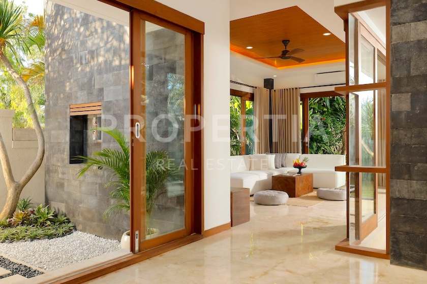 Modern Balinese Style Villa In Ungasan. Villas in Bali for Sale: Вилла в Унгасан, Балиан за 504 тыс. USD. Freehold. Главное фото