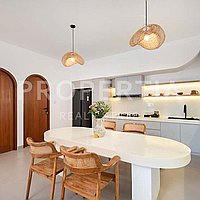 2 Bedroom Villa In The Prime Area Of Berawa. Villas in Bali for Sale: Вилла в Берава (Чангу), Балиан за 20,7 млн. RUB. Leasehold. Preview of main photo