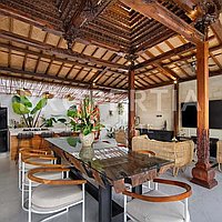 Timeless Tropical Villa In The Heart Of Canggu. Villas in Bali for Sale: Вилла в Чангу, Балиан за 948 тыс. USD. Leasehold. Preview of main photo