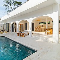Modern Mediterranean-Style Three-Bedroom Villa with Rooftop Terrace, Close to Pererenan Beach. Villas in Bali for Sale: Вилла в Чангу, Балиан за 295 тыс. USD. Leasehold. Preview of main photo