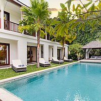 Tropical Dream Home: Modern Four Bedroom Villa in Berawa’s Prime Location. Villas in Bali for Sale: Вилла в Чангу, Балиан за 741 тыс. USD. Leasehold. Preview of main photo