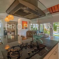 Timeless Living In The Heart Of Berawa. Villas in Bali for Sale: Вилла в Берава (Чангу), Балиан за 527 тыс. USD. Freehold. Preview of main photo