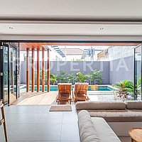 Amazing Tropical Modern Villa In Canggu. Villas in Bali for Sale: Вилла в Чангу, Балиан за 276 тыс. USD. Leasehold. Preview of main photo